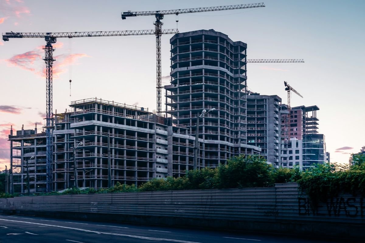 How to Choose the Right Builder in Pune: A Buyer’s Checklist
